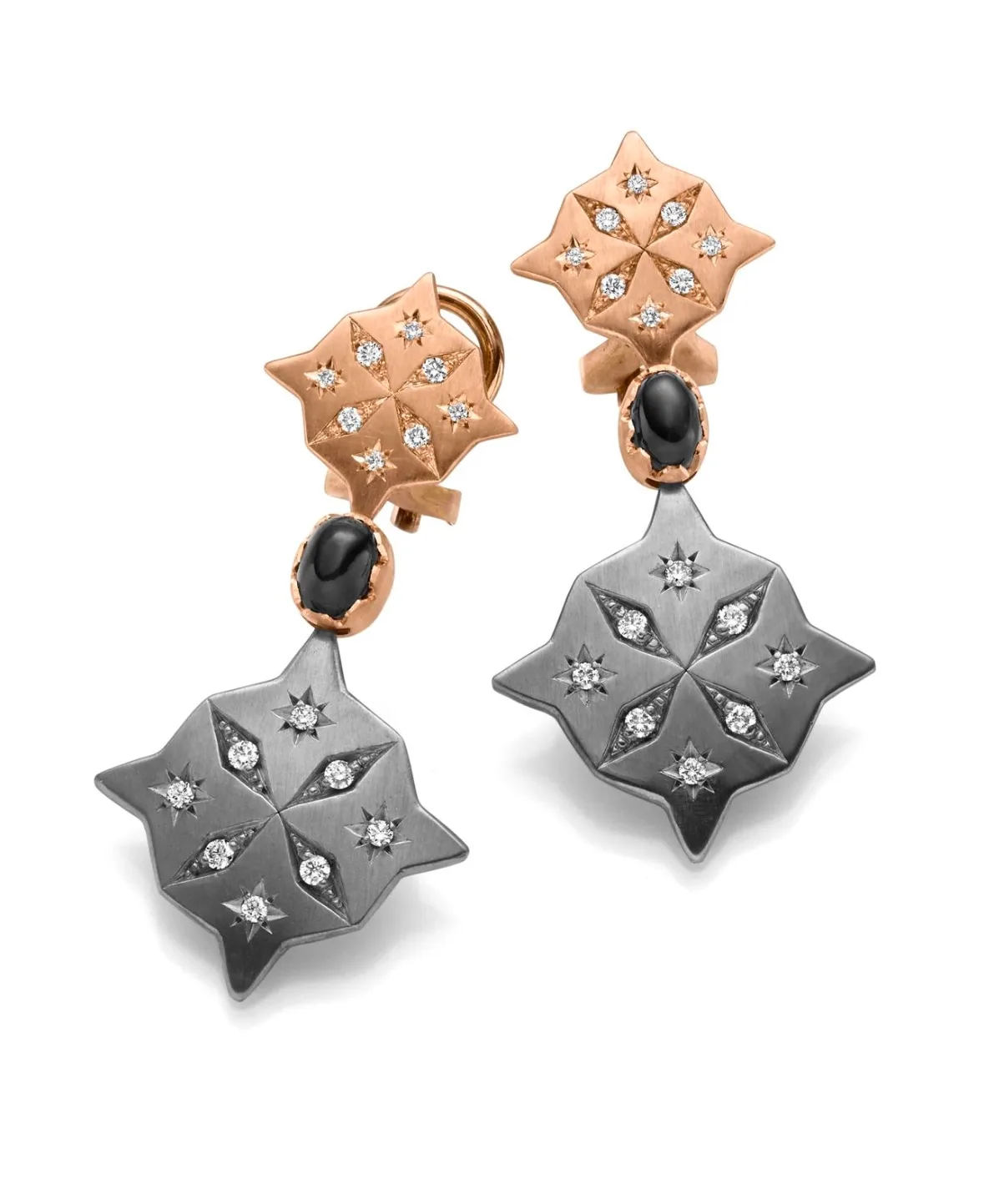 Sternförmige Ohrhänger aus Rotgold und Tantal mit eingefassten Diamanten und schwarzen Saphir-Cabochons
